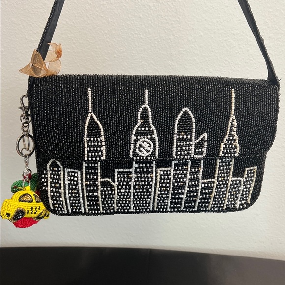 From India To You | Beaded NY Skyline Shoulder Bag w/ 2 Bag Charms 🍎🚕 - Picture 15 of 15